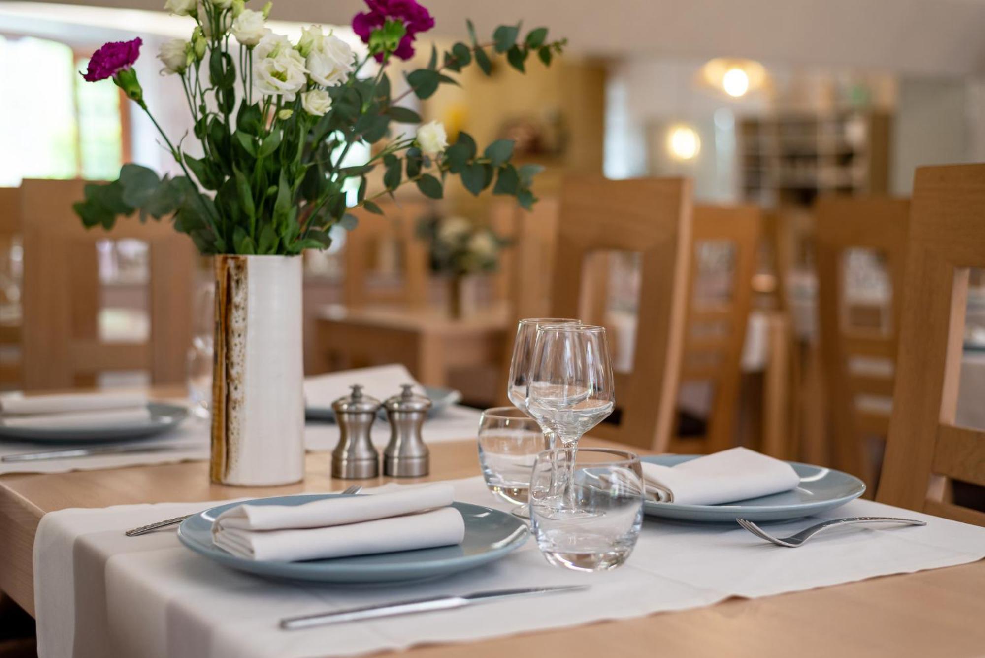 Hotel Restaurant Le Relays Du Chasteau - Logis Hotel Brousse-le-Chateau Exteriör bild