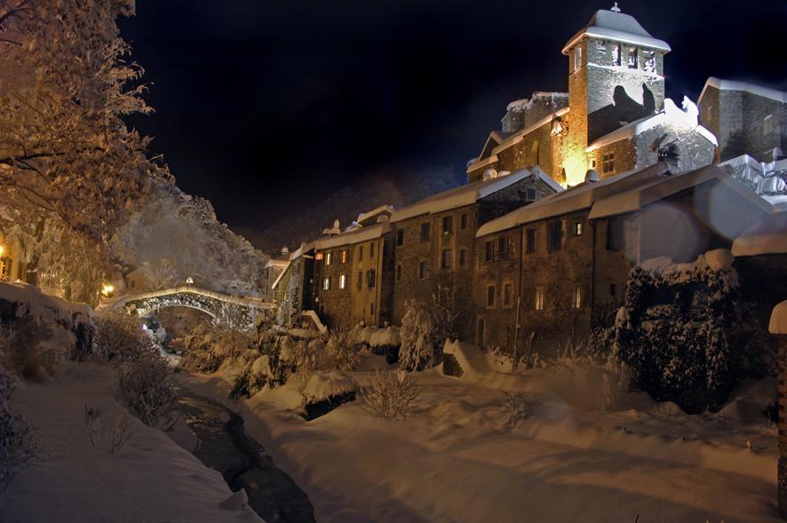 Hotel Restaurant Le Relays Du Chasteau - Logis Hotel Brousse-le-Chateau Exteriör bild